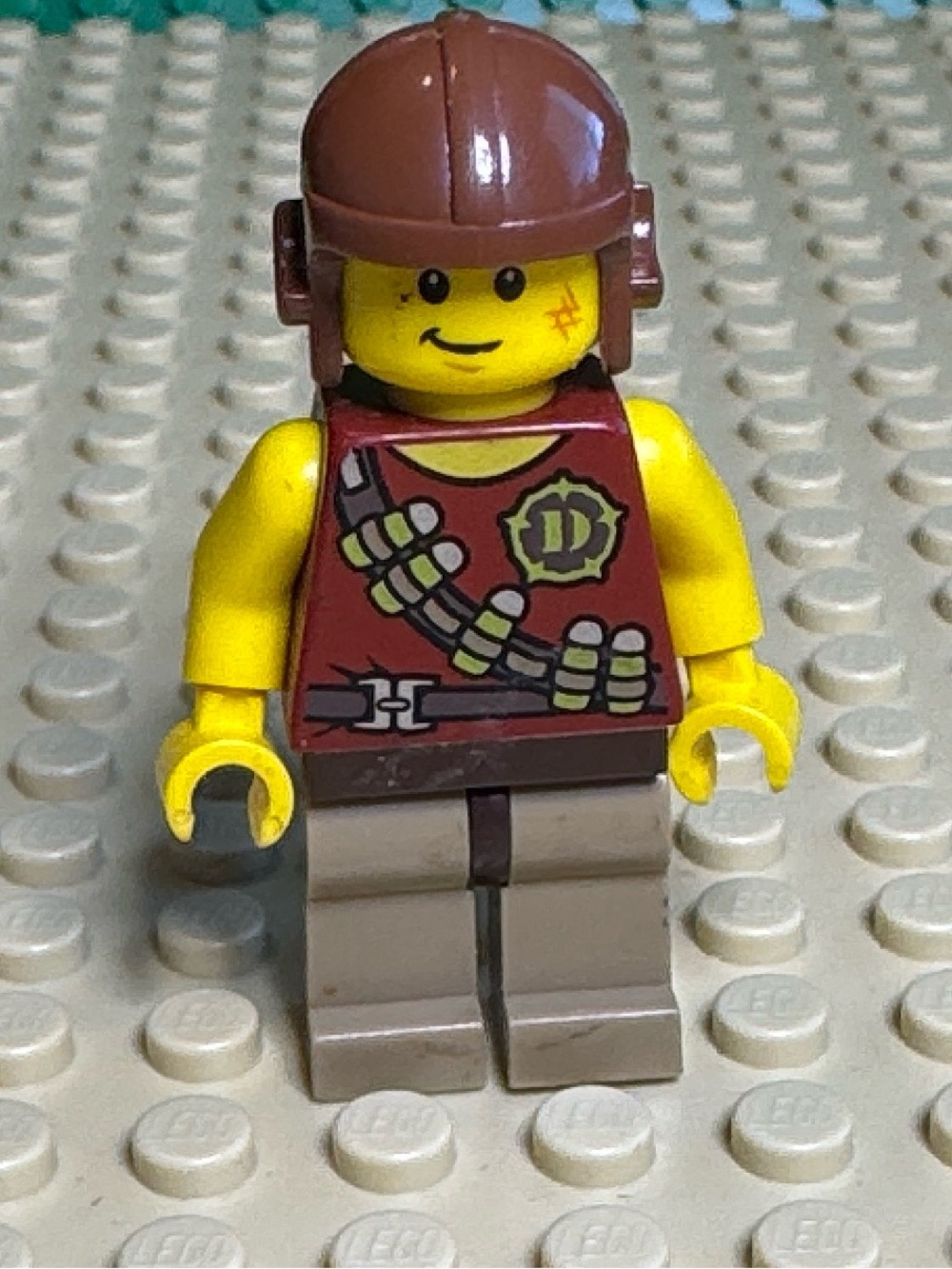 LEGO Dino Hero Minifigure with Tranquilizer Belt (dino001)